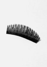 Load image into Gallery viewer, AOA Studio Eyelashes - Zoe
