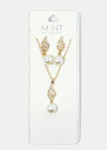 Load image into Gallery viewer, Pearl &amp; Rhinestone Necklace Set
