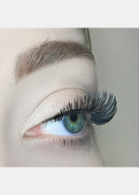 Load image into Gallery viewer, AOA Studio Eyelashes - Zoe
